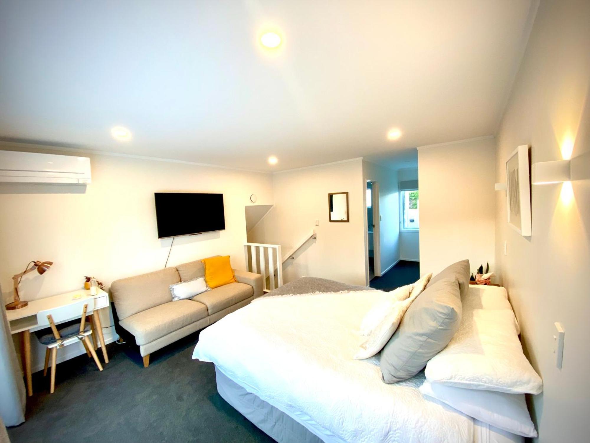2 Mile Bay Guesthouse Taupo Exterior photo